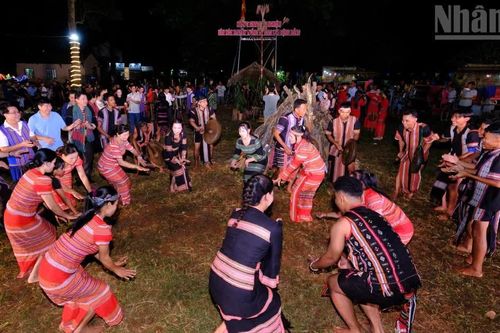 Hàng nghìn người tham dự Tuần lễ 'Phú Riềng Đỏ'