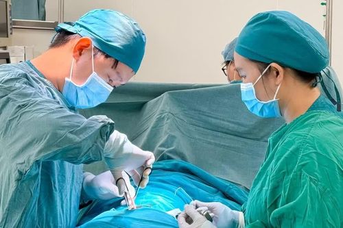 Bé trai phải cắt bỏ 10cm ruột vì dạng lồng ruột hiếm gặp