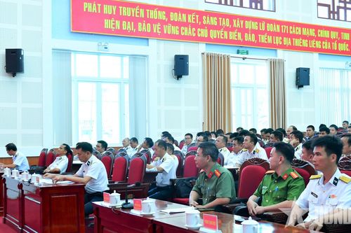 Lữ đoàn 171 (Vùng 2 Hải quân): Giúp cán bộ, chiến sĩ cập nhật kiến thức về an ninh chính trị, trật tự an toàn xã hội