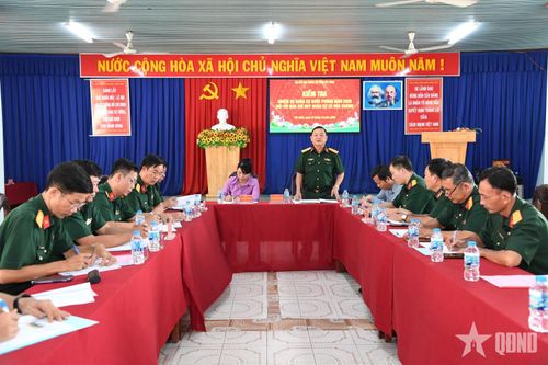Bộ CHQS tỉnh Tây Ninh kiểm tra kết quả thực hiện nhiệm vụ quân sự, quốc phòng tại xã Hòa Khánh