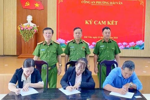 Các cơ sở kinh doanh dịch vụ ký cam kết phòng chống tệ nạn xã hội