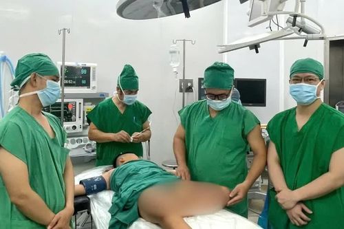 Di chứng bỏng, cậu bé 9 tuổi phải bò để di chuyển