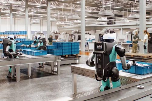 Robot hình người Mỹ làm việc 20 giờ, sạc pin chỉ 9 phút