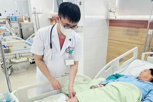 Đắp lá ớt lên vết thương nhỏ, người phụ nữ 65 tuổi hoại tử chân