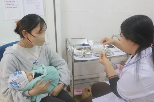 Hà Nội đề xuất hỗ trợ tiền sinh con, kết hôn đúng tuổi