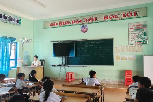 Khó tuyển giáo viên hợp đồng ở vùng khó Krông Á