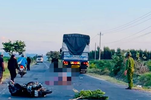 Va chạm với xe tải, hai người đi xe máy tử vong