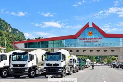 Thông quan hàng hoá qua cửa khẩu Lạng Sơn đạt gần 1900 xe/ngày