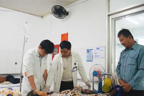 Quỹ ông Đinh Văn Nơi thành lập giúp phẫu thuật cho một bệnh nhân nghèo ở Phú Quốc