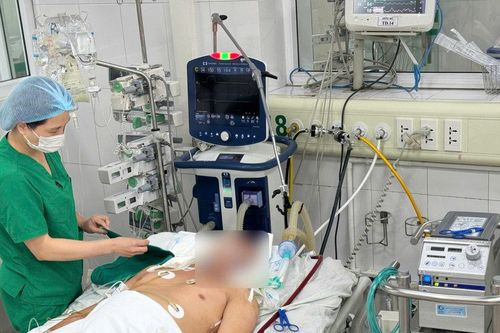 Sốt xuất huyết Dengue khiến nam thanh niên nguy kịch