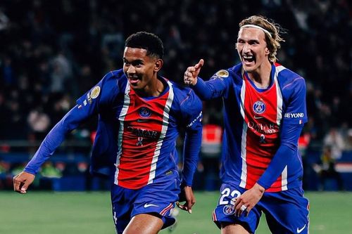 PSG đánh bại Lyon, chiếm đỉnh bảng Ligue 1
