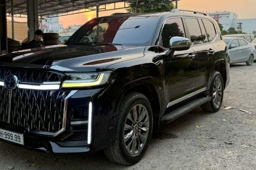 Toyota Land Cruiser 300 cũ biển ngũ quý 9 'lột xác' với bodykit đời 2026