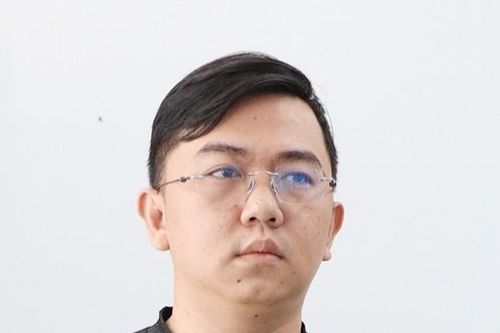 Bắt tạm giam đối tượng bất ngờ tấn công người đi đường vì nghĩ bị theo dõi