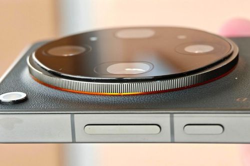 Smartphone có camera selfie 100MP: Galaxy S27 Ultra và iPhone 20 đối đầu ra sao?