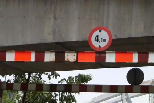Cận cảnh người dân TP. Hồ Chí Minh chật vật giờ tan tầm vì triều cường