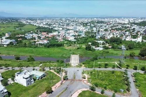 Bất cập việc thi công cầu qua sông Bàu Giang