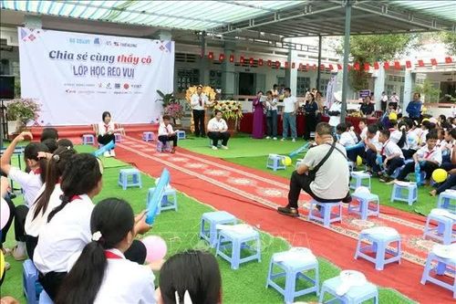 Rộn ràng hành trình 'Lớp học reo vui' đến với các điểm trường