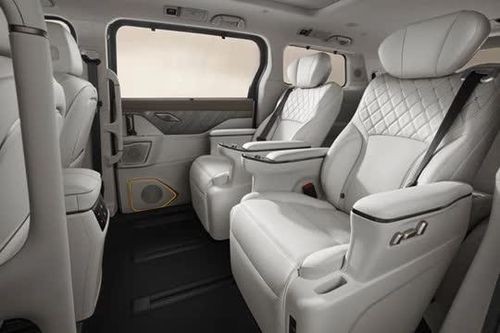 Xe MPV động cơ hybrid, công suất 438 mã lực, giá hơn 1 tỷ đồng