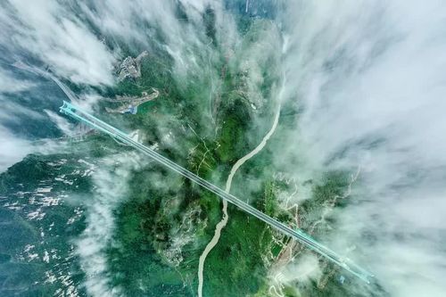 Trung Quốc xây cầu cao 625 m, không ngờ biến công trình giao thông thành điểm du lịch hút khách