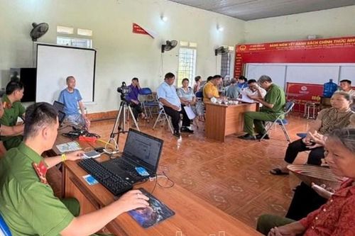 Tân Hòa hỗ trợ người dân hoàn thiện định danh điện tử