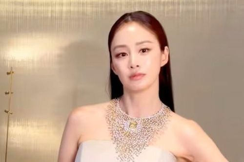 Kim Tae Hee trở lại sau 14 tháng vắng bóng