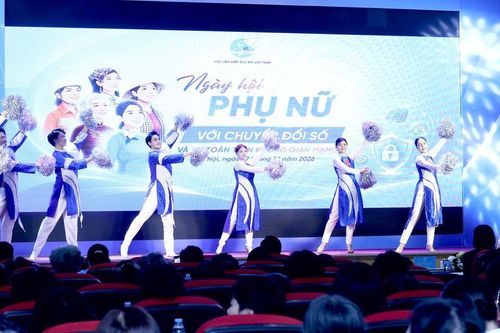 Sôi động 'Ngày hội Phụ nữ với chuyển đổi số và an toàn trên không gian mạng'