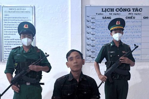 Kiểm tra tàu cá, phát hiện người bị công an truy tìm