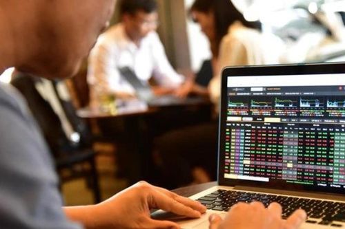 Thanh khoản suy yếu, lợi nhuận giảm trong quý 3, cổ phiếu chứng khoán còn hấp dẫn?