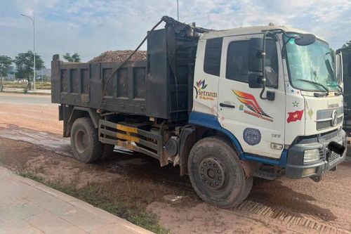 Xử lý xe chở đất đá không che bạt, hết hạn kiểm định