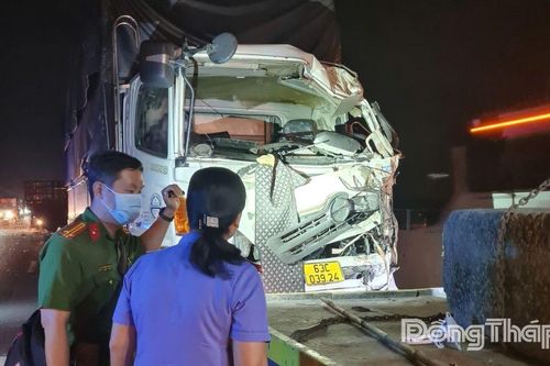 5 ô tô va chạm liên hoàn trên cao tốc TP. Hồ Chí Minh - Trung Lương, 2 người bị thương