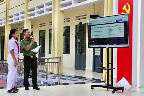 “Không một mình” - Bảo vệ trẻ em trên không gian mạng