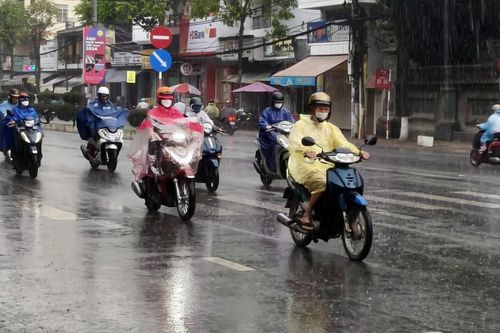 Dự báo mưa trên đất liền, gió xoáy trên biển khu vực Khánh Hòa