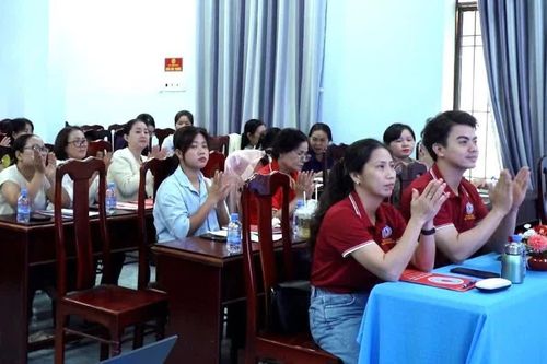 Tập huấn về hiến máu tình nguyện cho gần 50 cán bộ, tình nguyện viên phường Cam Ranh