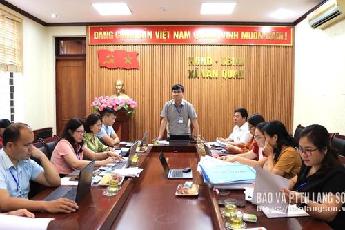 Kiểm tra kỷ luật kỷ cương hành chính và thực thi công vụ tại xã Văn Quan