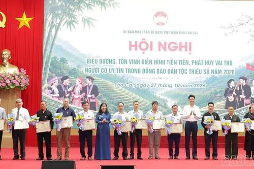 Lào Cai tôn vinh 50 người có uy tín tiêu biểu trong đồng bào dân tộc thiểu số