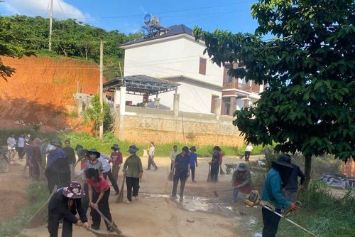 Chung tay giữ sạch bản làng