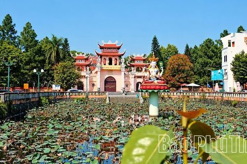 Sắc màu cổ tự nơi chùa Hà