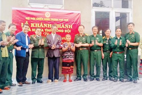Ấm áp những mái nhà đồng đội