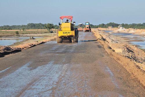 Đẩy nhanh thi công dự án tuyến đường kết nối Cảng hàng không Quảng Trị với QL1