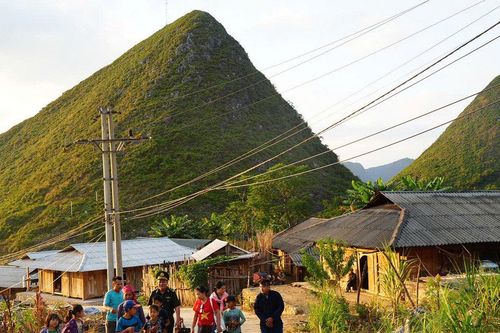 Những 'trạm phát sóng' của Đảng nơi biên cương: Bài 2: Người 'giữ lửa', đánh thức nội lực đồng bào trên đỉnh Lũng Mần