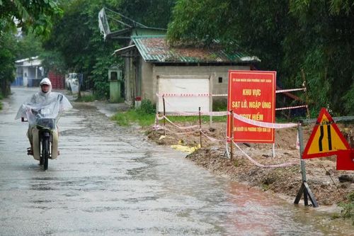 Người dân Cố đô Huế thấp thỏm trước hiểm hoạ sạt lở đất ven sông