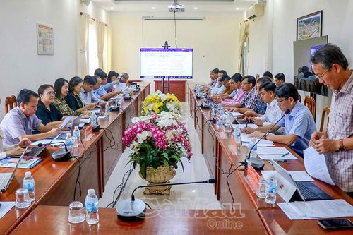 Xã Trần Văn Thời trao đổi triển khai mô hình sản xuất tuần hoàn xanh