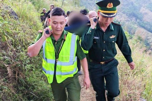 Cứu du khách 23 tuổi rơi xuống vực khi tham quan Cực Bắc Lũng Cú