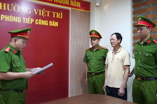 Hứa hối lộ Bí thư, Chủ tịch xã đổi 9 giấy phép khai thác đất trái phép