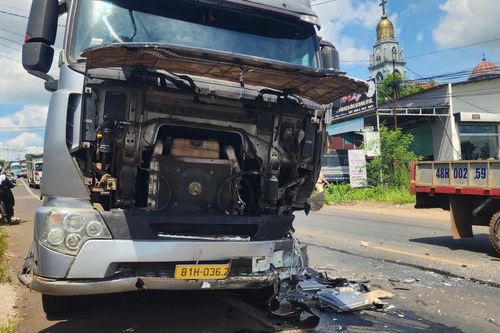 Xe tập lái va chạm xe tải ở Lâm Đồng, học viên và thầy giáo thương vong