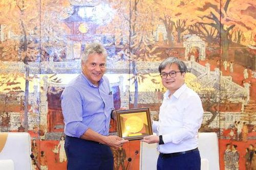 Hà Nội hoan nghênh Moderna hợp tác đầu tư, chuyển giao công nghệ y tế