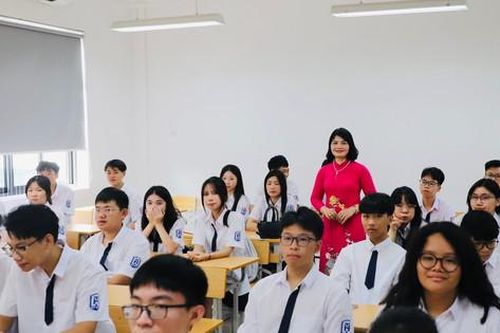 Tăng định mức tiết dạy: Giáo viên lo áp lực công việc gia tăng