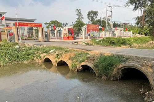 Cần xử lý triệt để 'điểm nghẽn' môi trường giữa lòng xã Bình Minh