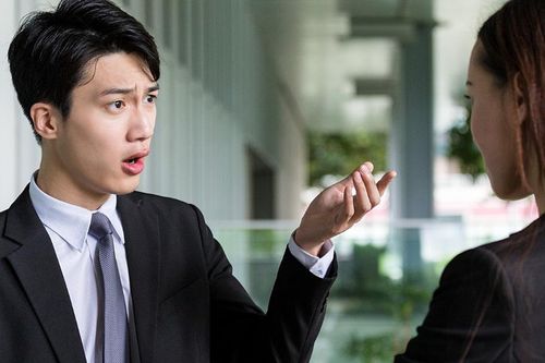 Bạn gái muốn quà kỷ niệm 15 triệu đồng, tôi thấy áp lực