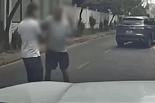 Phú Thọ: Mâu thuẫn khi tham gia giao thông, nam tài xế bị chặn đường, hành hung dã man